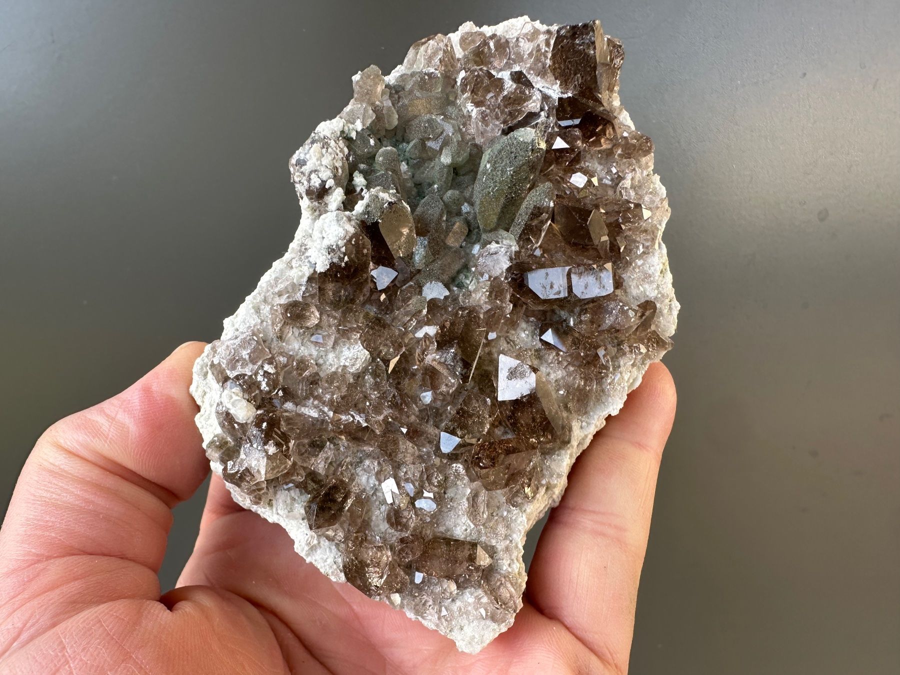 Minerali & Pietre curative: Rauchquarz Val Cavardiras – Usato da Oberuzwil venduto da Crystall0 2