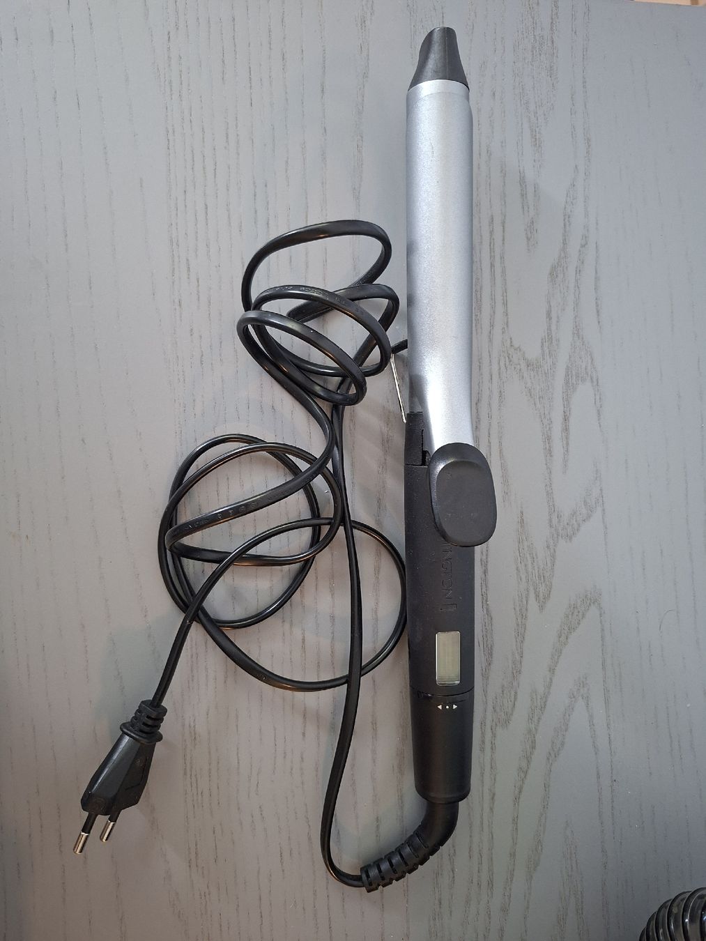 Remington Lockenstäbe & Haarglätter: Lockenstab Remington mit Display – Neu (gemäss Beschreibung) aus Sevelen von vio_p5gw