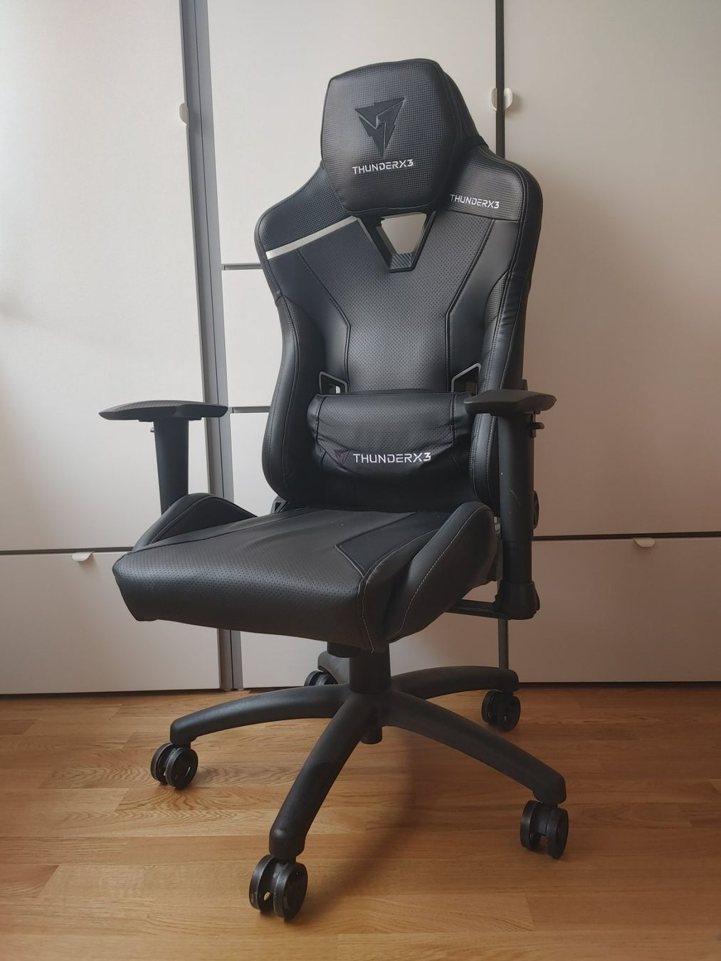 Sedie: Thunder X3 TC3 All Black Gaming- / Bürostuhl – Nuovo (secondo la descrizione) da St. Gallen venduto da cabbageindustries