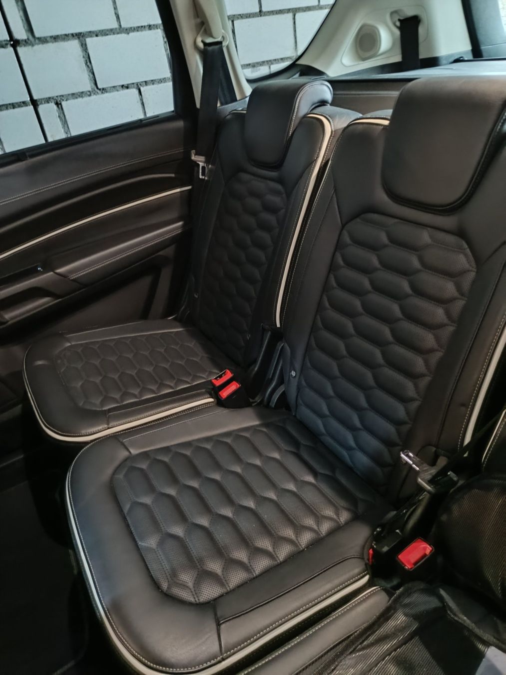 Ford Autos: Ford S-Max 2.0 TDCi AWD Vignale 7 Plätzer – Gebraucht aus Läufelfingen von noooby 5