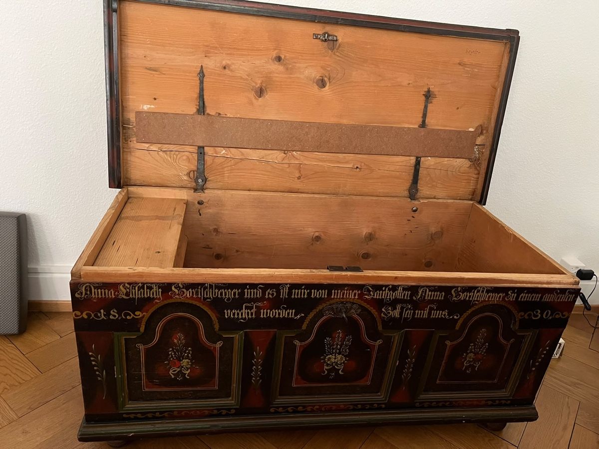 Cassapanche: Antike Truhe – Usato da Basel venduto da Drbebbi 2