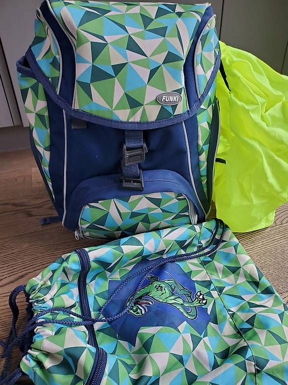 Funki Borse & Zaini: Funki schulrucksack mit regenschutz umd turnsäckli – Usato da Rüegsauschachen venduto da AnnaG07