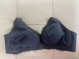 Triumph BH ohne Bügel Gr. 90 A schwarz neu