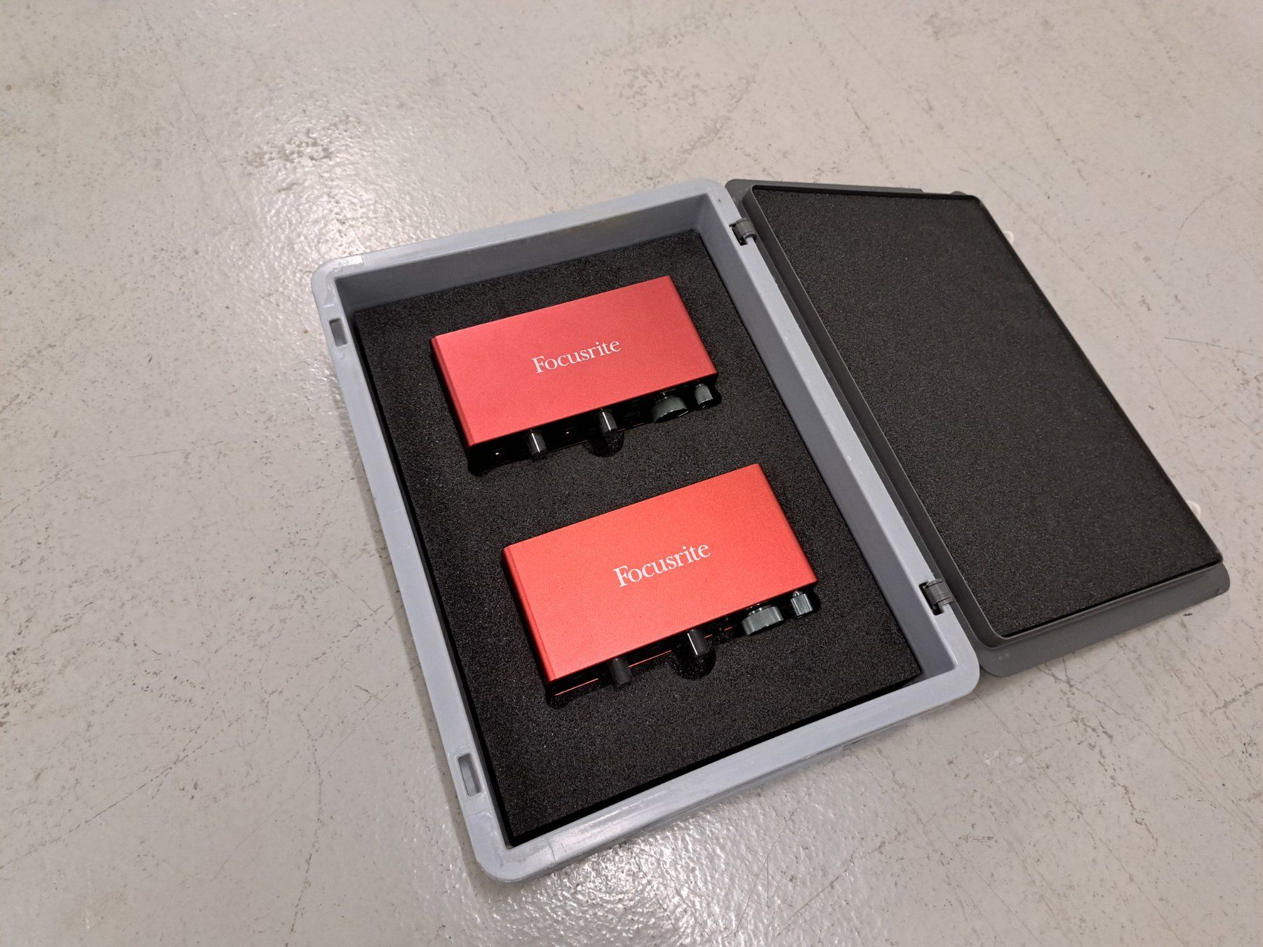 Focusrite Attrezzatura per studi di registrazione: Audio Interface Focusrite Scarlett 2er Set, im Rako-Behälter – Usato da Embrach venduto da lichttechnik 3