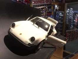 Porsche 911 RSR 2.8