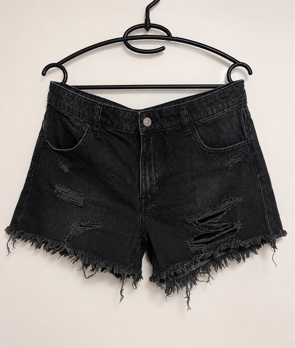 Pantaloni: Denim Shorts Black Ripped Size 40 Used – Usato da Luzern venduto da NatsPerfumeLibrary