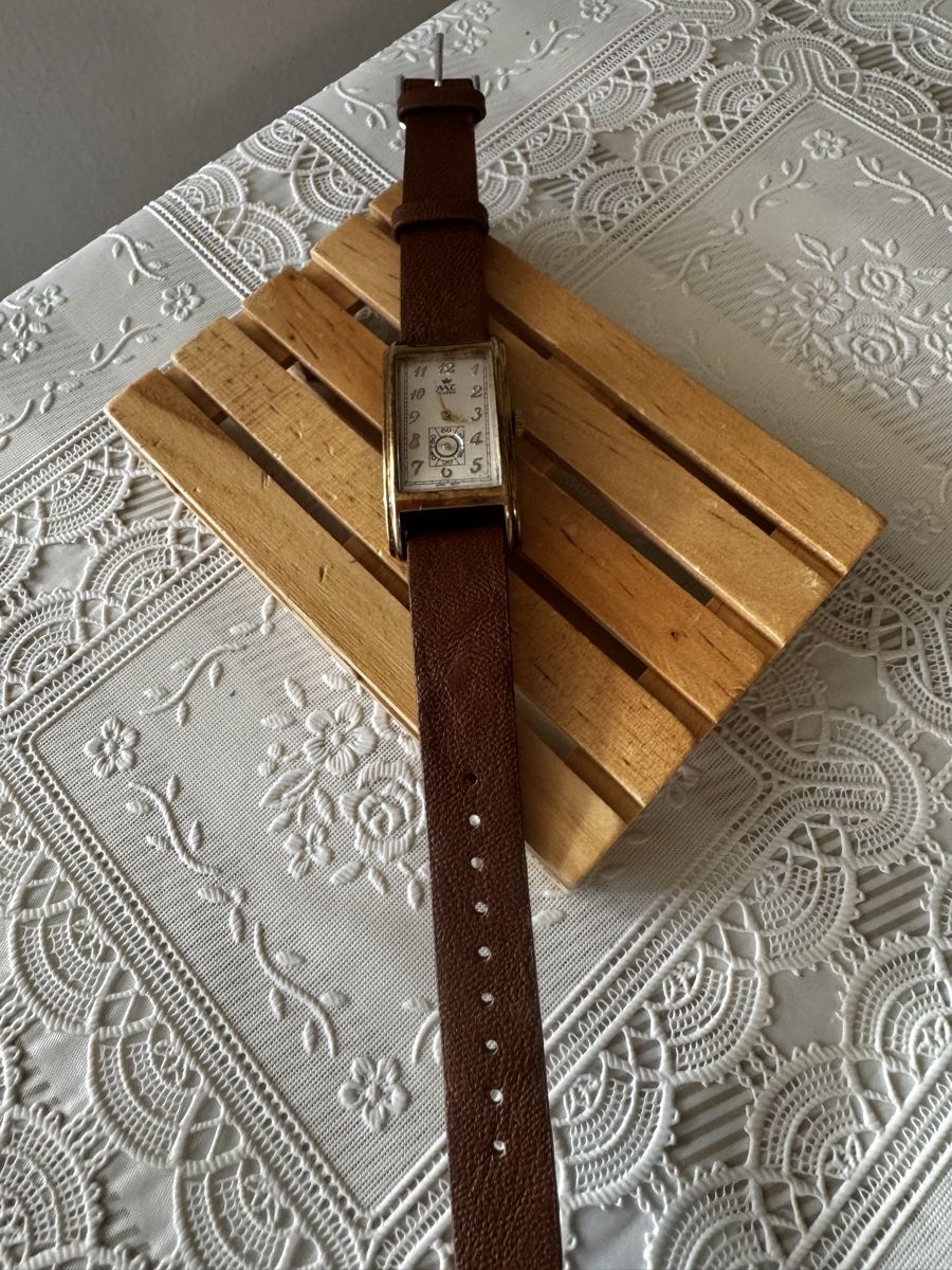 Uhren: MT Classic Rectangular Watch, Brown Strap – Gebraucht aus Gerlafingen von naj_vj8s 8
