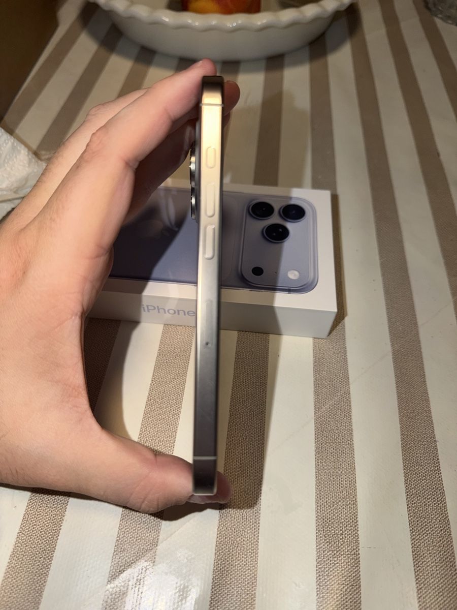 Apple Telefoni cellulari / Smartphones: iPhone 16 Pro, 256 GB, Natural Titanium – Usato da St. Gallen venduto da Simonefrt68 8