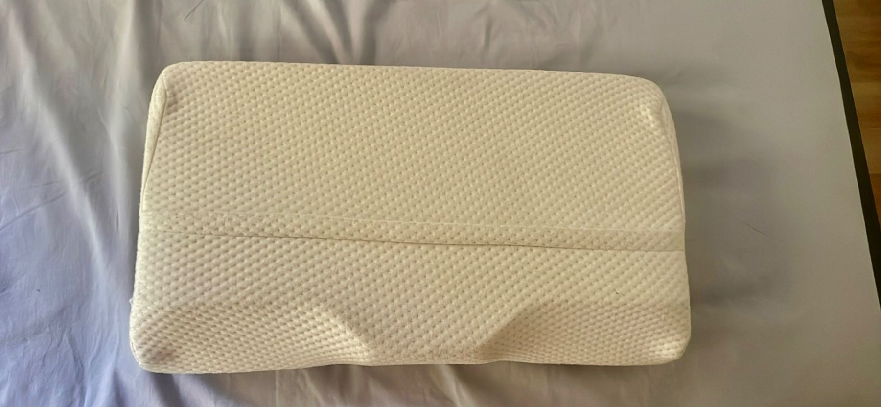 Cuscini: Oreiller ergonomique Mousse à mémoire de forme – Usato da Vollèges venduto da kat_fz2v 1