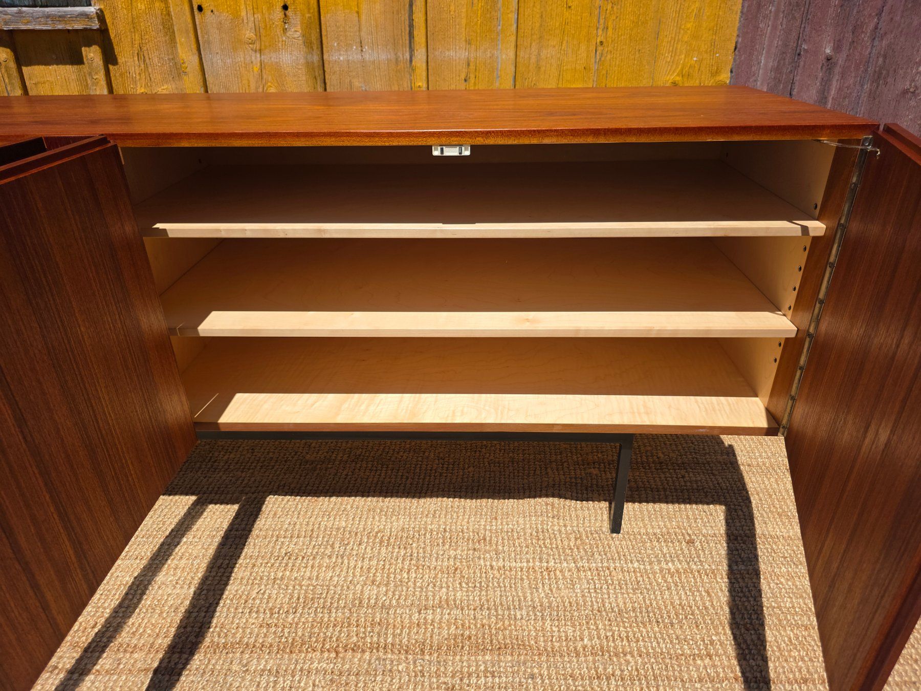 Idealheim Kommoden: B40 Teak Sideboard  Dieter Wäckerlin  Idealheim restauriert – Gebraucht aus Haslen AI von Vintagelix 3