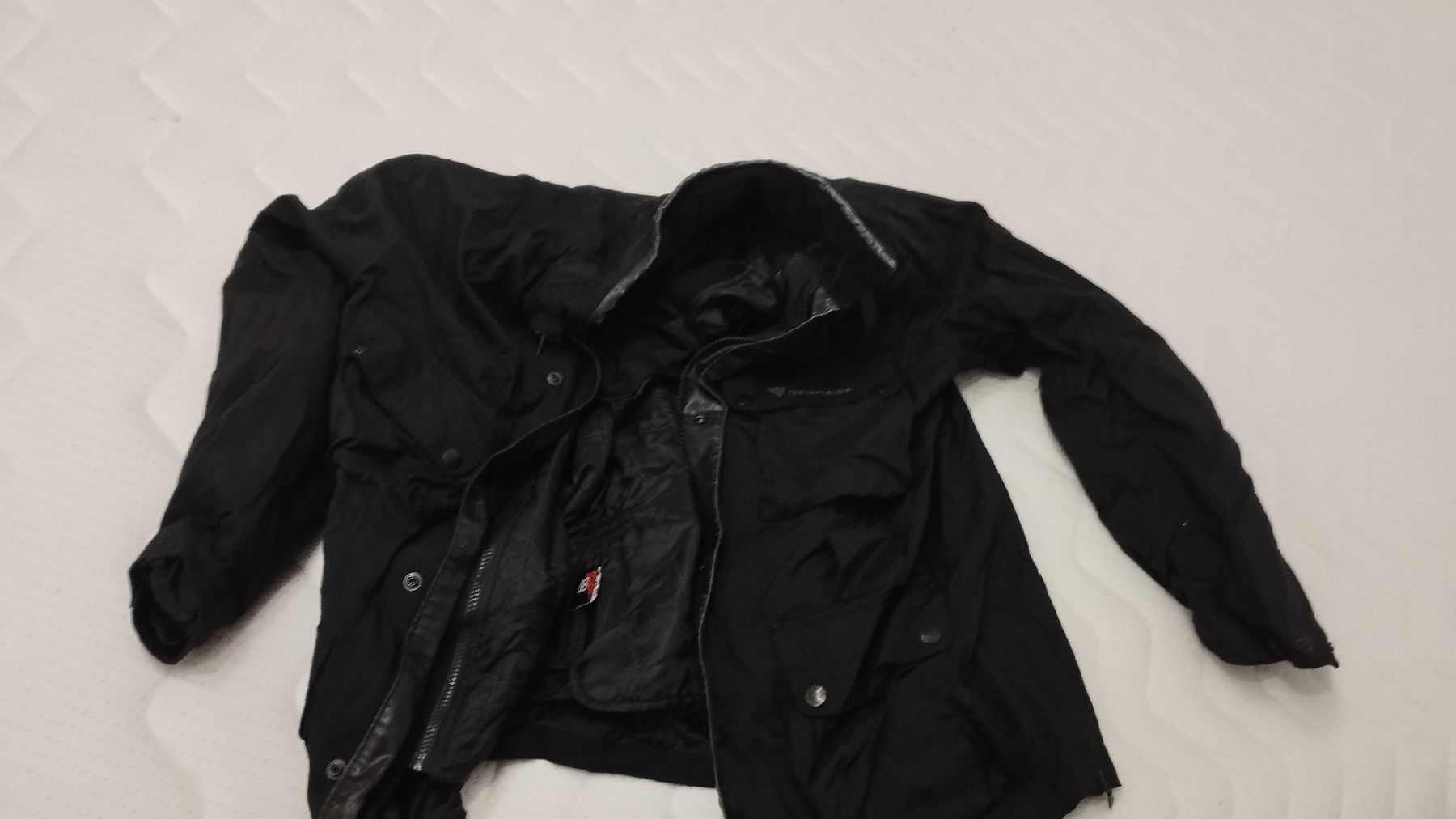 Dainese Giacche: Schwarze Dainese Motorradjacke, Grösse 48 – Usato da Basel venduto da Schof 8