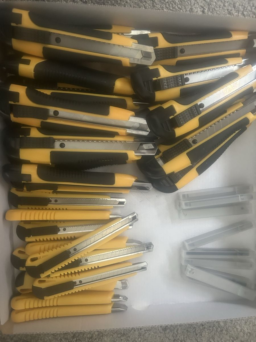 Tous les outils: Restposten Cutter, Abbrechmesser   – Neuf (Voir description) à Hittnau par Oracel 1