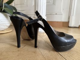 Stilettos Via Uno, schwarzes Leder