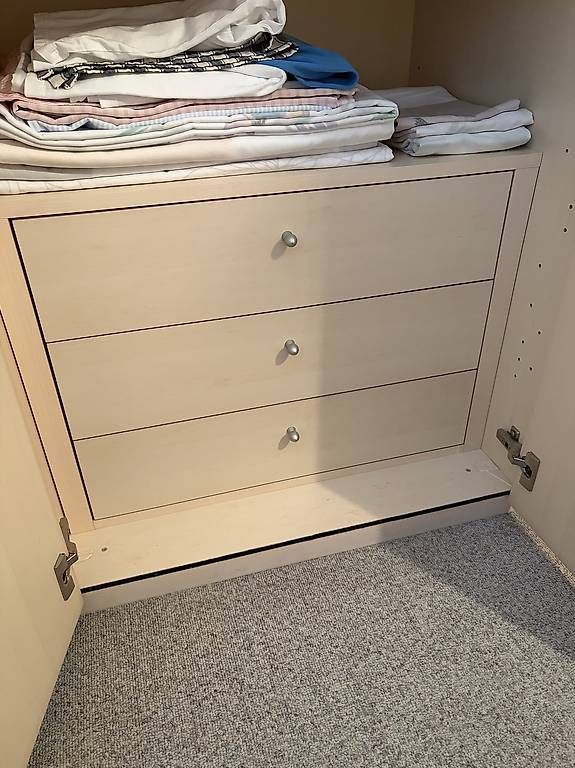 Schränke: Kleiderschrank – Gebraucht aus Zug von Quips35 4