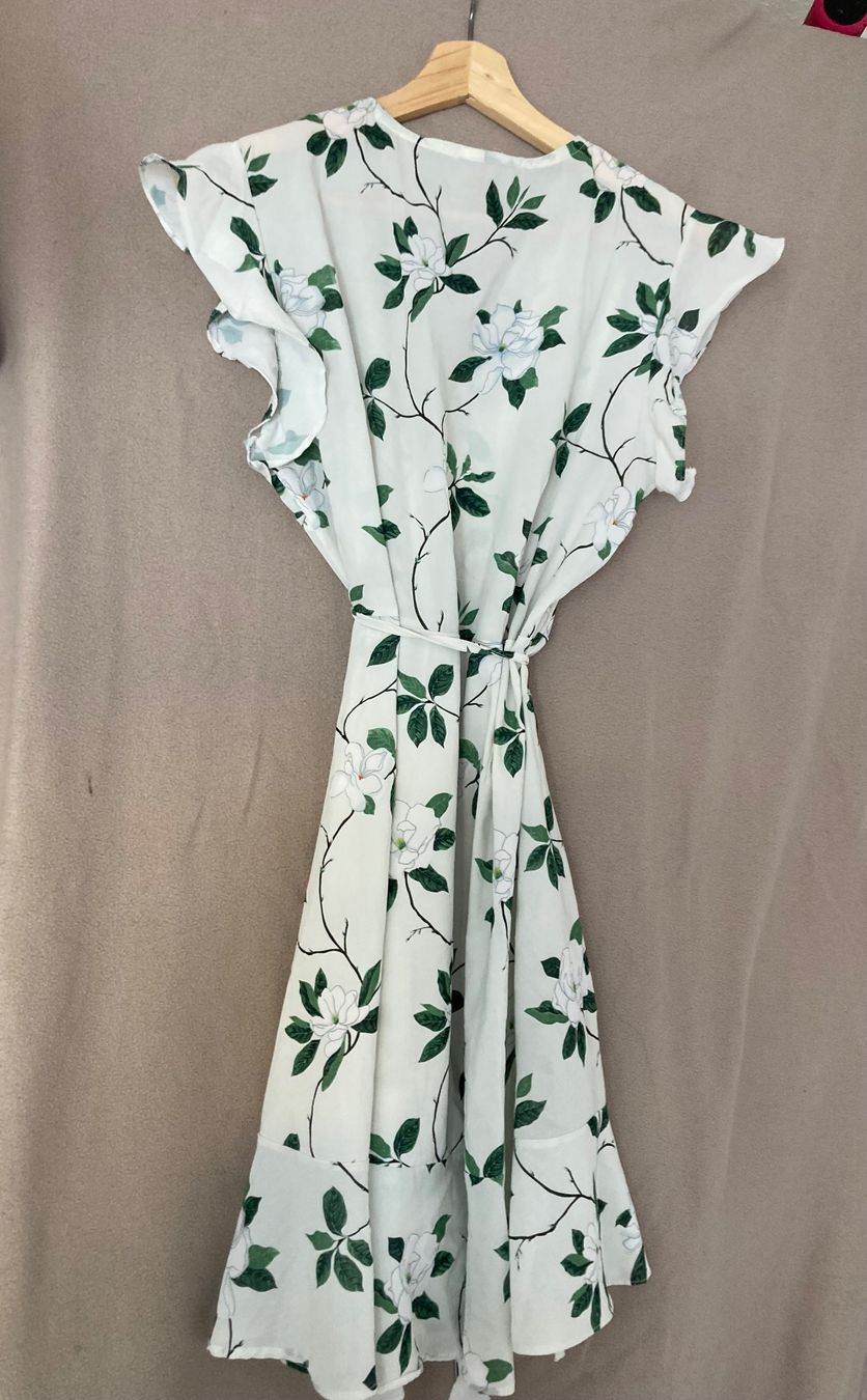 Kleider: Wickelkleid Sommer weiss Blumen – Gebraucht aus Wädenswil von qla76_wh 2