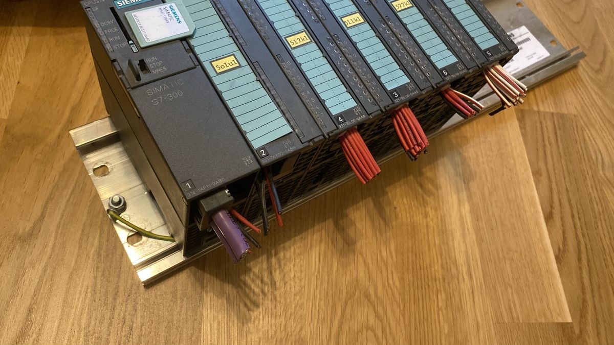 Siemens Composants électroniques: gebrauchte S7-314 mit Speicherkarte + Ein-Ausgangsmodule – D'occasion à St. Gallen par Simonpatch 1