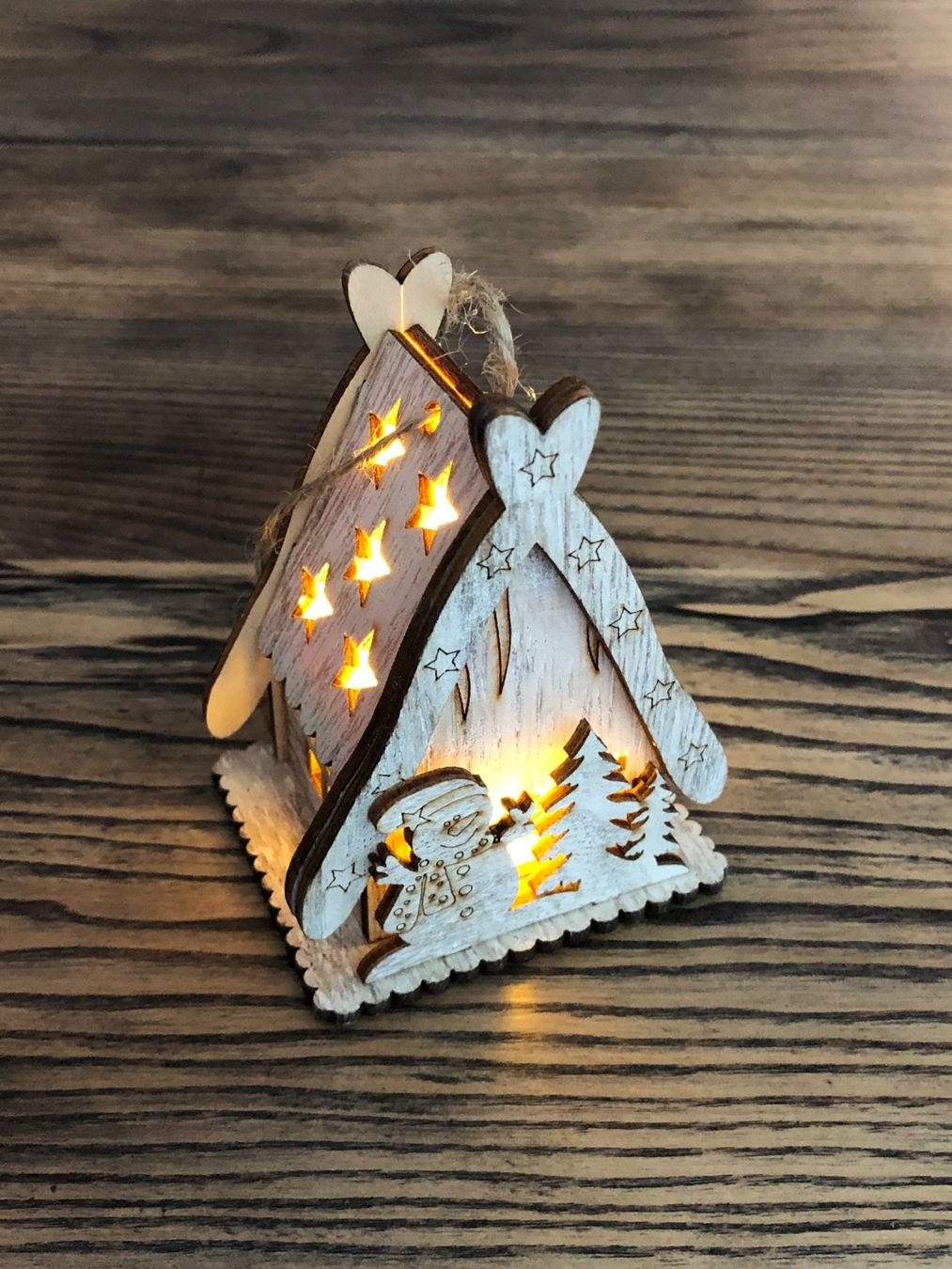 Tutte le decorazioni: Deko Häuschen mit Licht Holzhaus – Nuovo e nell'imballaggio originale da Berg am Irchel venduto da Zweiti_Chance