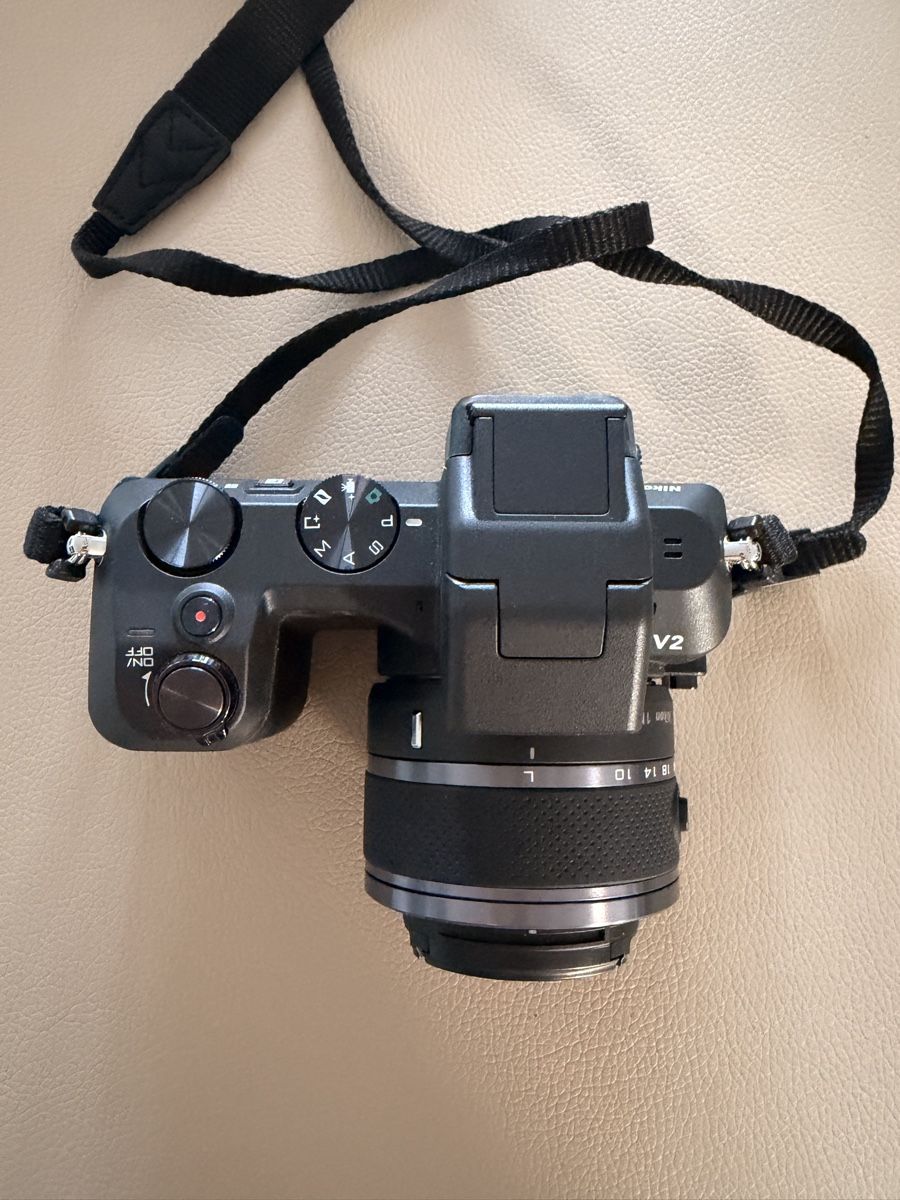 Nikon Fotocamera: Nikon 1V2 mit OVP und Ledercase – Usato da Winterthur venduto da R2D_Y7C 1