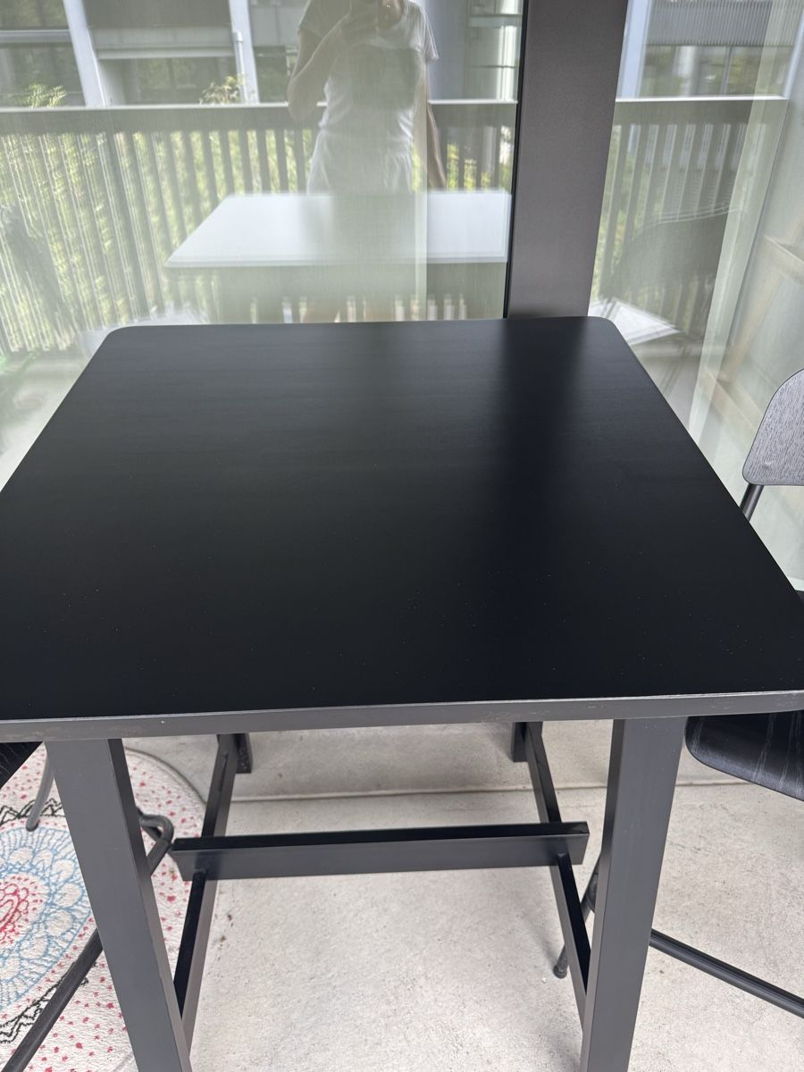 Ikea Set di tavolo e panche: Esszimmer Set für 2 – Usato da Oberrohrdorf venduto da Tamig.