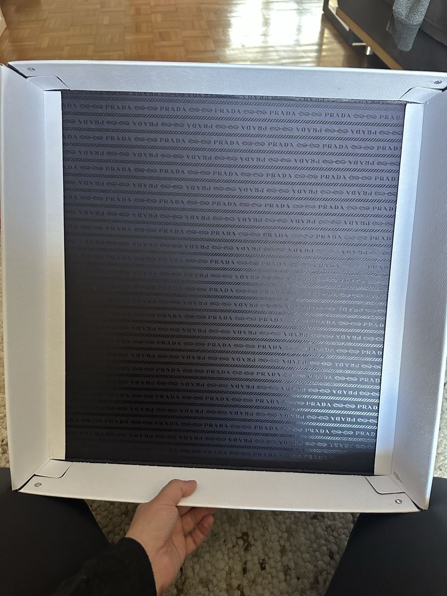 Sonstige Dekorationen & Accessoires: Prada Geschenkbox / Verpackung gross inkl. Papier – Gebraucht aus Winterthur von yan_mzy9 3