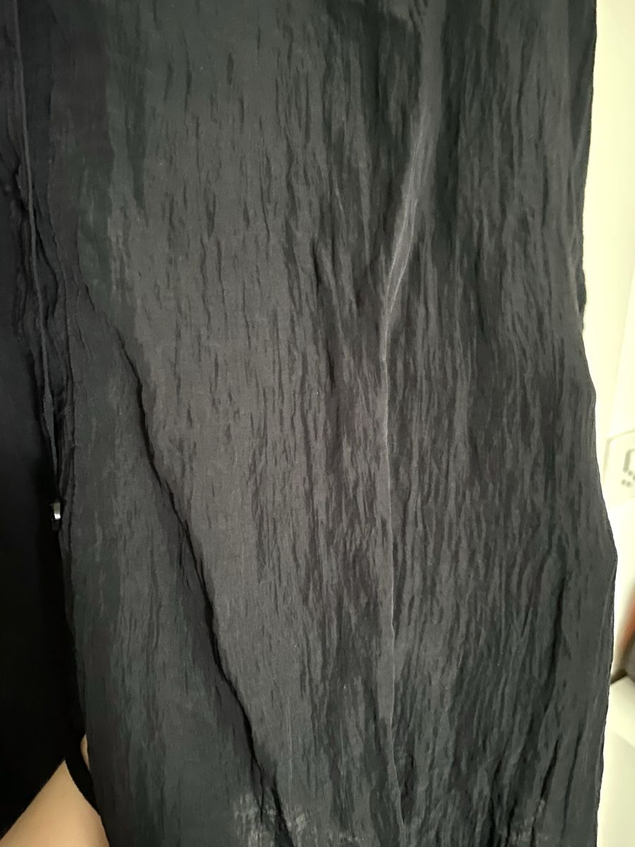 H&M Camicette: Schwarze Crinkle-Bluse – Usato da Luzern venduto da champagnelaury 2