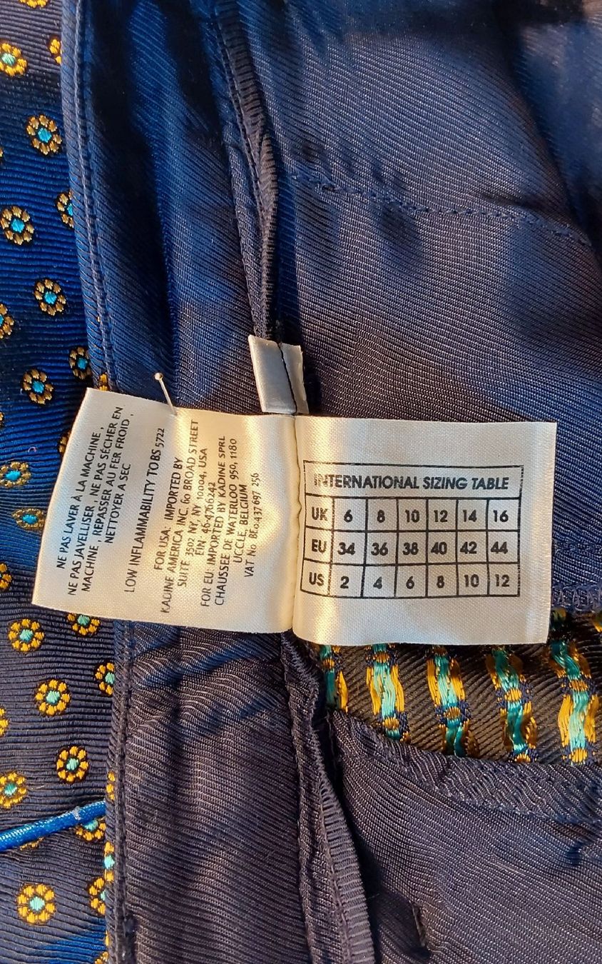 Pantaloni: Bermudas Essentiel Antwerp 38 blau – Usato da Köniz venduto da scopello12 6