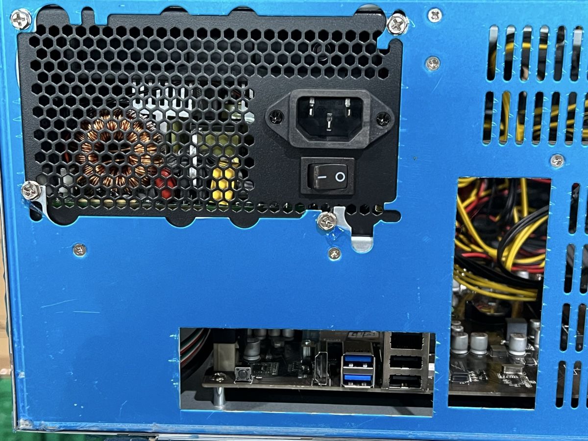 Coin Miner: Mining rig servercase – Nuovo (secondo la descrizione) da Bürglen TG venduto da Miner_Marketplace 1