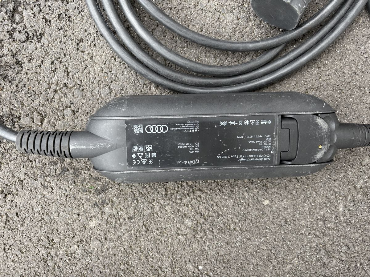 Caricabatterie: Chargeur compact Audi Etron – Usato da Vuadens venduto da dorintodea 1