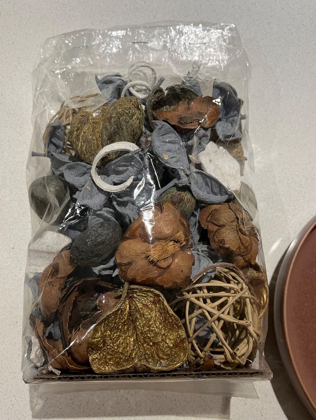 Tutte le decorazioni: Schale mit Potpourri – Usato da Altdorf UR venduto da Mini037 1