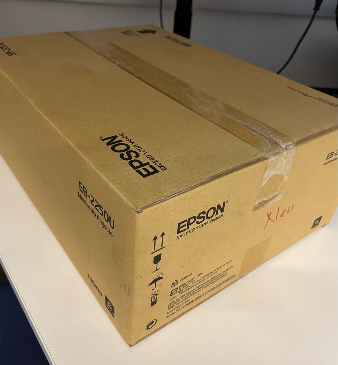 Epson Videoprojektoren: Beamer Epson EB-2250U – Neu und originalverpackt aus Niederuzwil von Shark1989 3