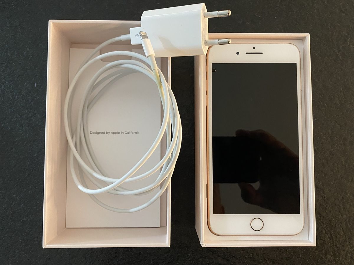 Apple Telefoni cellulari / Smartphones: iPhone 8 Plus Gold 64GB – Usato da Hombrechtikon venduto da Loollaan 1