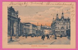 Zürich gel 1913 Bahnhofplatz sehr belebt mit Trams