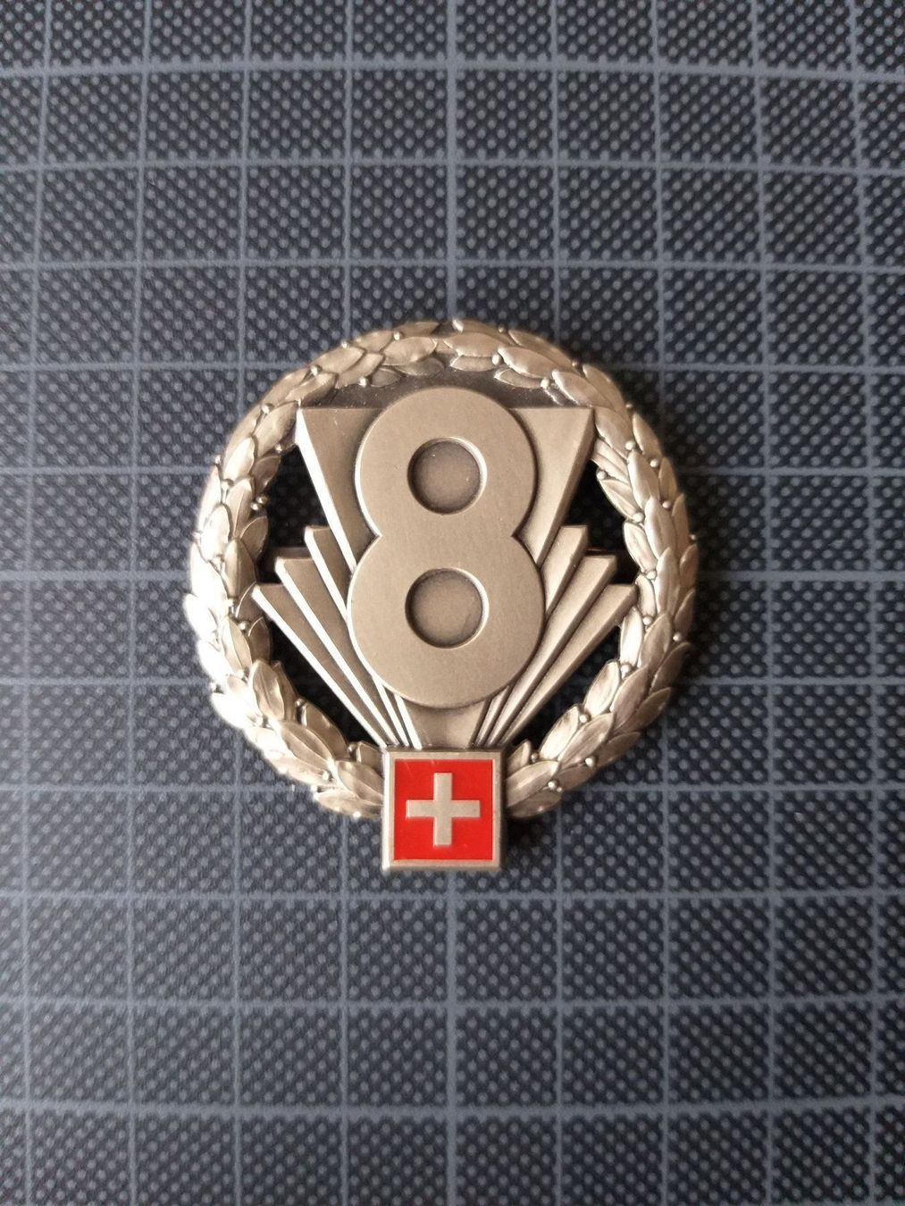 Plaketten & Abzeichen: Béretemblem Felddivision 8 – Neu (gemäss Beschreibung) aus Bauma von SwissMilitaria