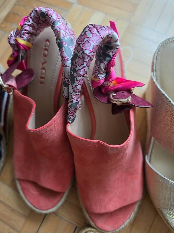 Scarpe da donna: Verschiedene Schuhe 25 chf je – Usato da baar venduto da aureliaba 1
