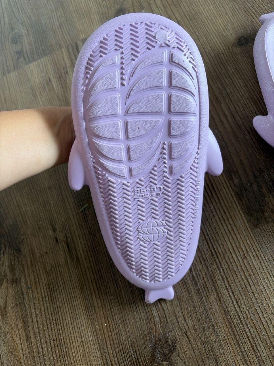 Schuhe für Mädchen: Badelatschen Hai Grösse 36 lila neu – Neu (gemäss Beschreibung) aus Opfershofen TG von dan_nxk8 1