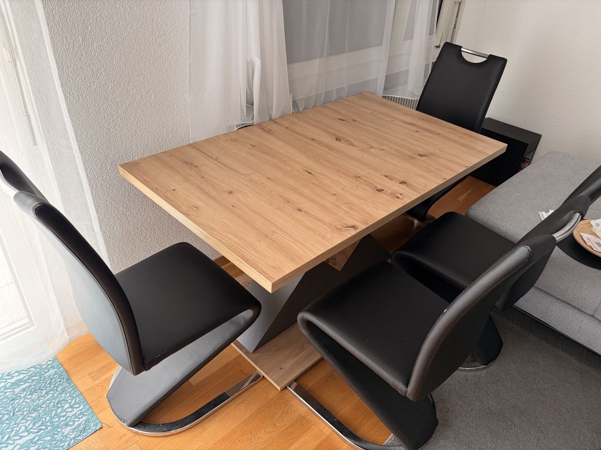Set di tavolo e panche: Hochwertiger Esstisch mit Stühle – Usato da Aarburg venduto da jon_mw9q