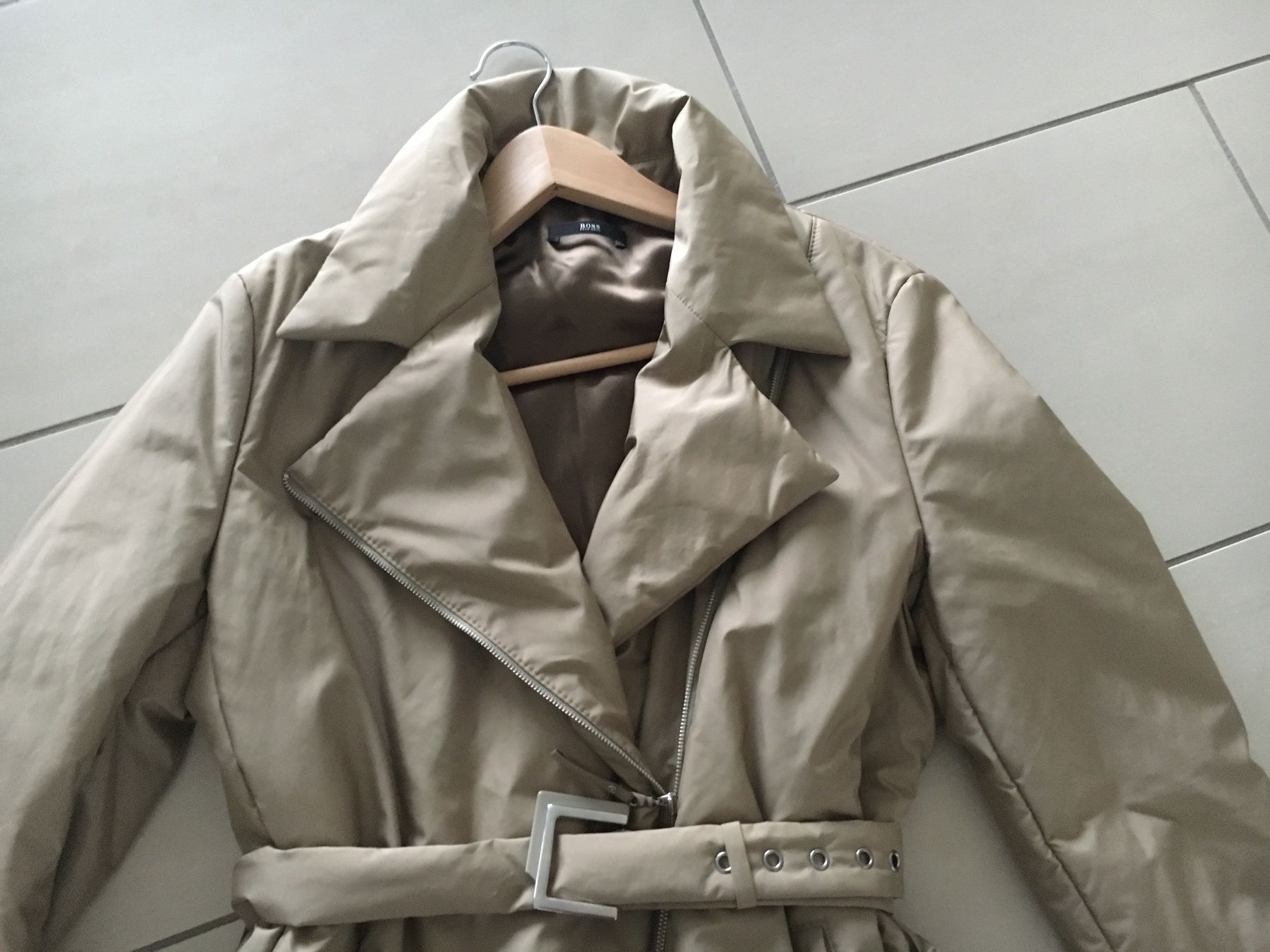 Hugo Boss Jacken: Hugo Boss Damen Jacke LP 890.- – Gebraucht aus Buchs-ZH von Frauenkleidermarkt 7
