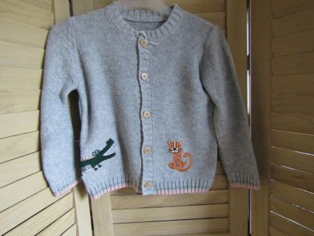 Gr. 110/116, Strickjacke mit Tierapplikationen