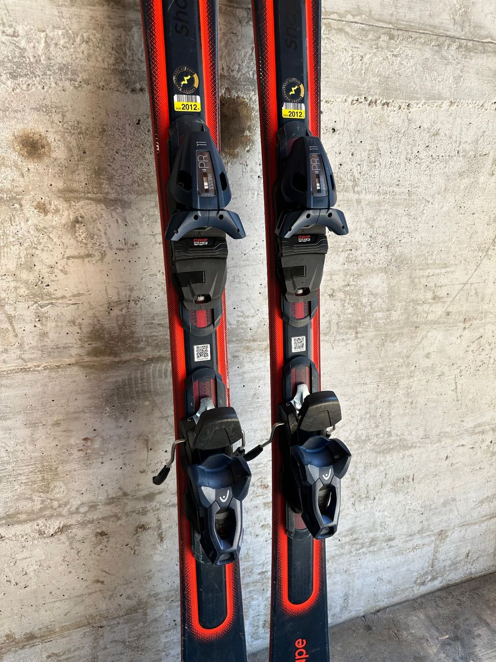 Head Skis: Head V-Shape Ski 149CM – Gebraucht aus Emmenbrücke von karkarkar 2