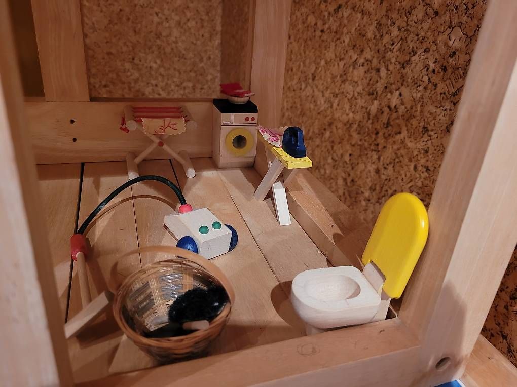 Maisons & Meubles de poupées: Grosses Puppenhaus möbliert  – D'occasion à Ennetbaden par gav_x67b 2