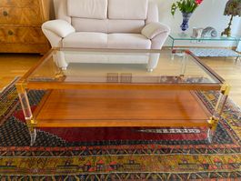 Aufwändig gearbeiteter Salontisch, Nussbaum, Glas