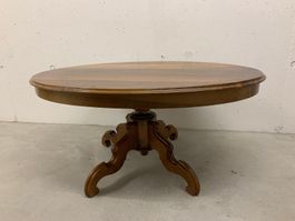 Eleganter ovaler Tisch im Biedermeier Stil Nussbaumholz