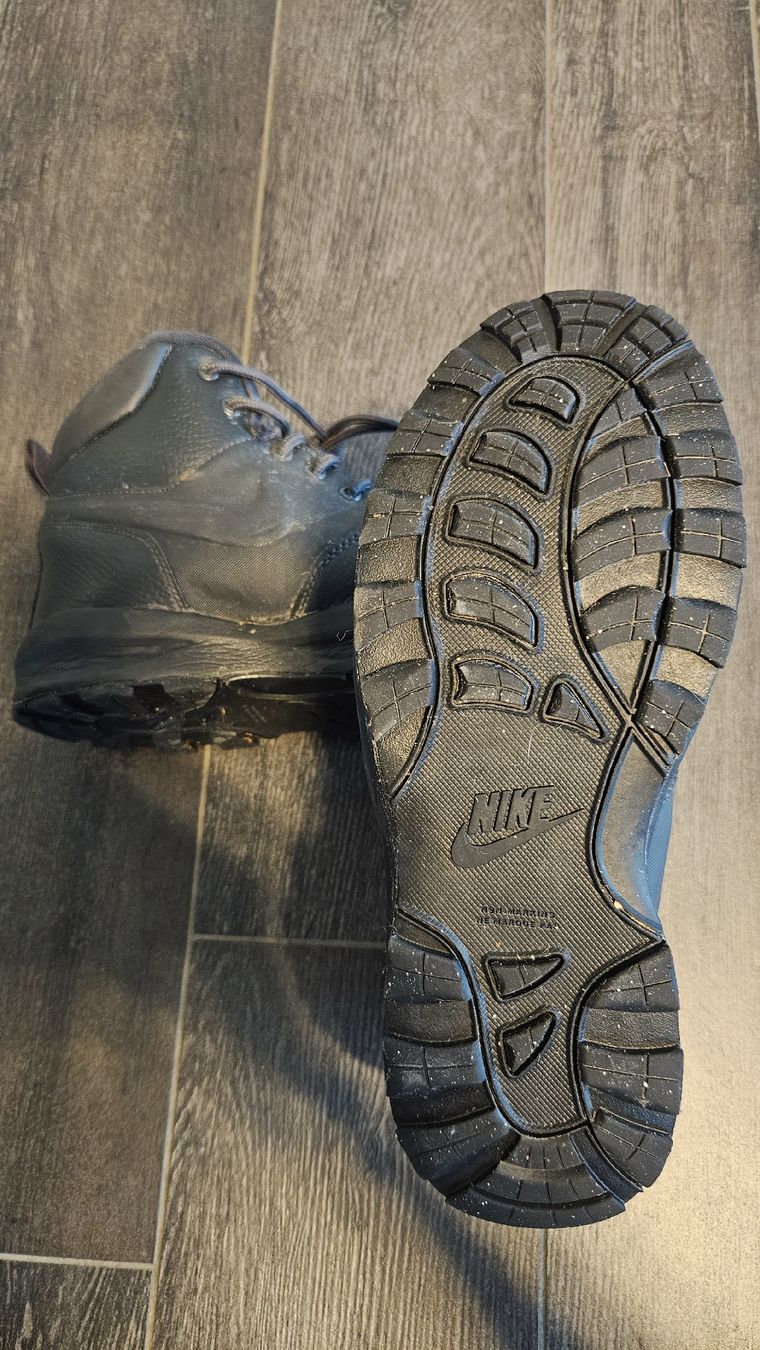 Nike Scarpe da uomo: chaussure hiver Nike – Usato da Neyruz FR venduto da Philou6 3