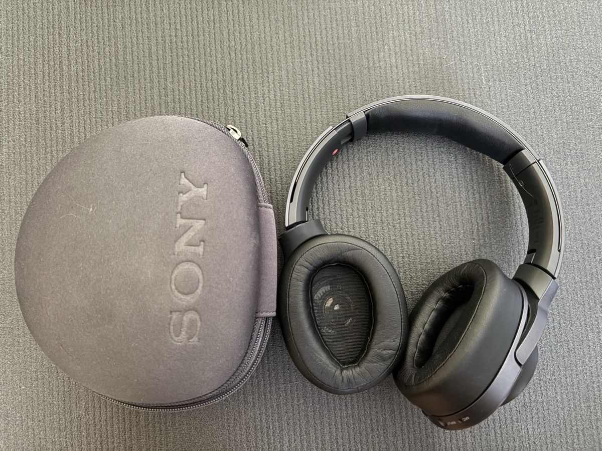 Sony Cuffie: Sony MDR-100ABN h.ear on Wireless NC – Usato da Bern venduto da orange4704