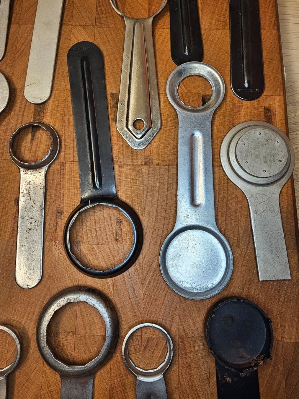 Tutti gli attrezzi: Lot 24 Ouvre-boîtier de montre utilisés – Usato da Genève venduto da Djoff 3