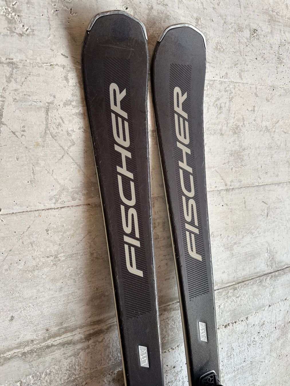 Fischer Skis: Fischer Divine Ski 157CM – Gebraucht aus Emmenbrücke von karkarkar 1