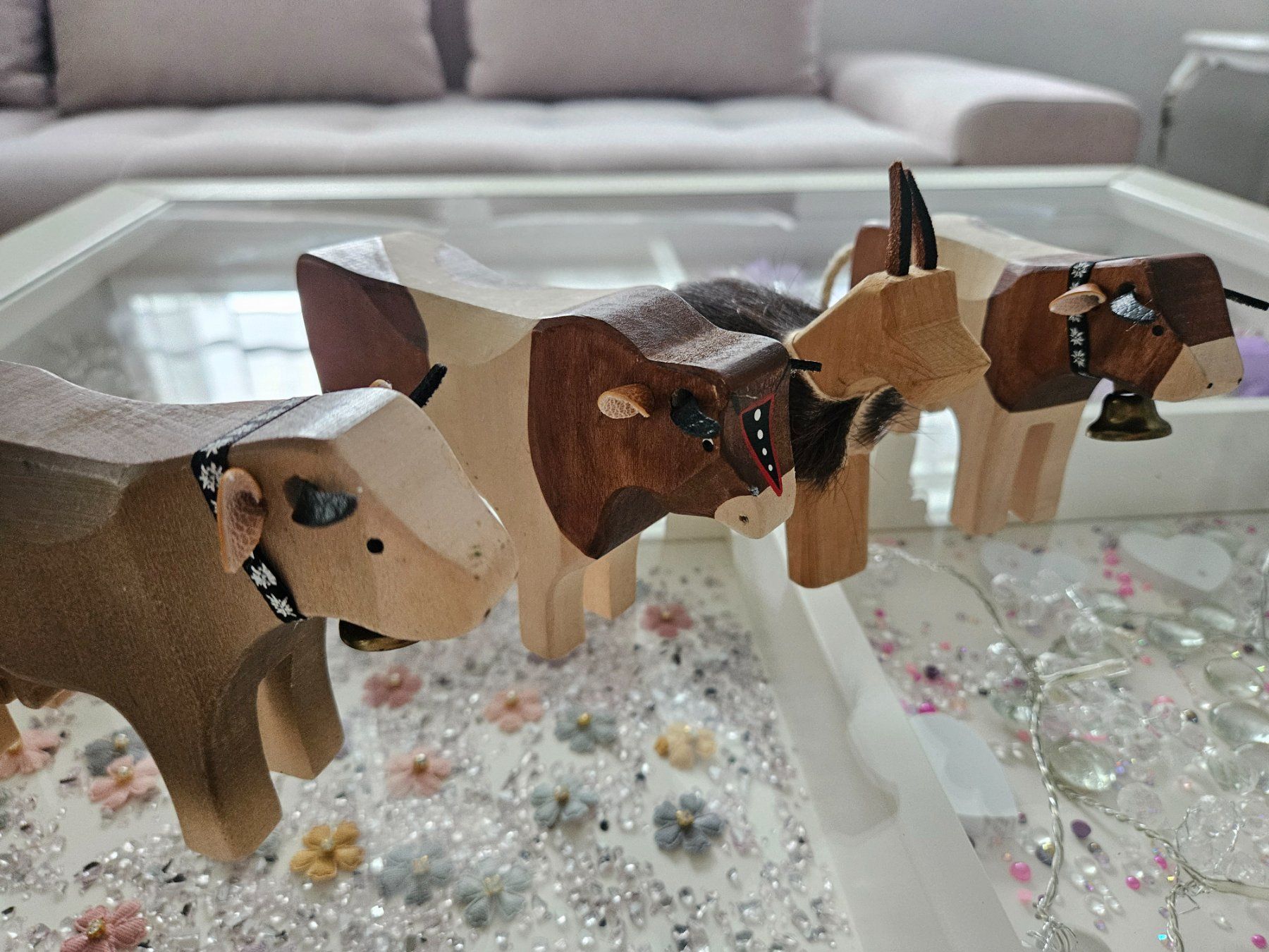 Trauffer Giocattoli: Trauffer Holzfiguren Kühe und Ziege – Usato da Unterägeri venduto da Sleepbear 3