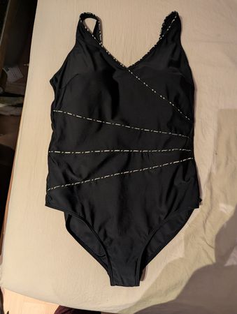 Badeanzug edeles schwarz D Cup EU/F 46 48