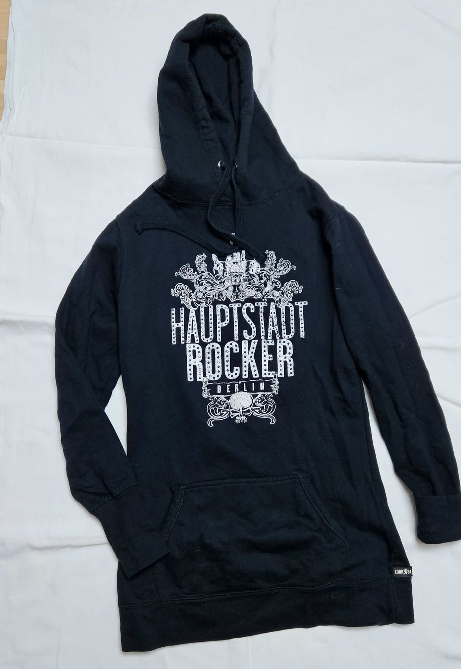 Pullover & Sweatshirts: schwarzer Hoodie "Berlin" – Gebraucht aus Meyriez von Zigzagzug 1