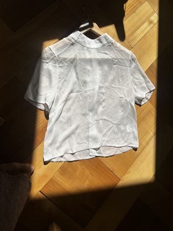 Damen Bluse weiss kurzarm Gr. S mit Defekt am Ärmel
